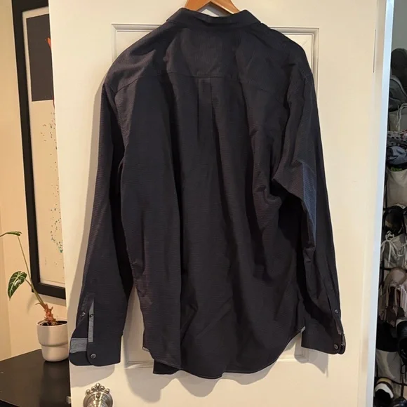 Classic Black Button-Down Shirt for Men - Picture 3 of 3